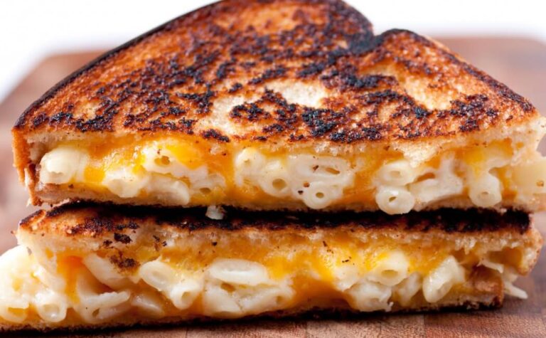 Spicy Grilled Mac And Cheese Sandwich