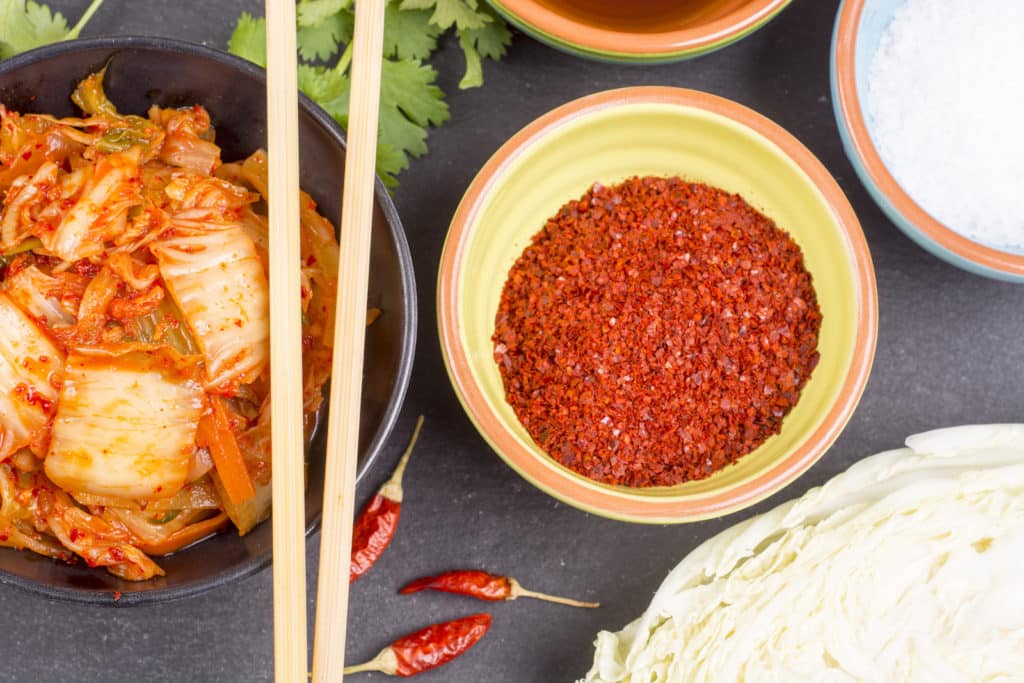 https://pepperscale.com/wp-content/uploads/2019/02/Gochugaru-vs-Red-Pepper-Flakes-1024x683.jpg?utm_source=chatgpt.com