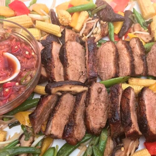 Crispy duck with stir-fried vegetables and spicy fruit sauce