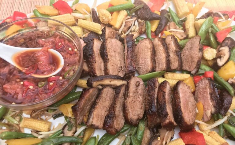 Crispy duck with stir-fried vegetables and spicy fruit sauce