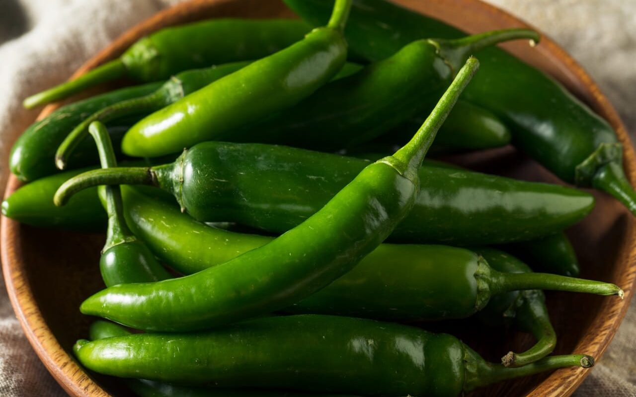poblano-vs-serrano-how-do-they-compare
